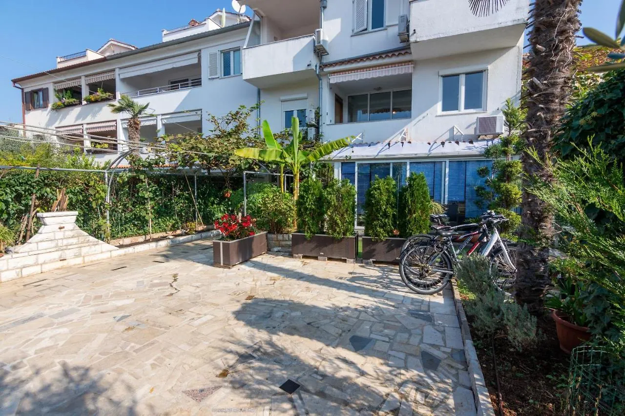 Apartments With Wifi Rovinj - 9702 0*,  Croatia
