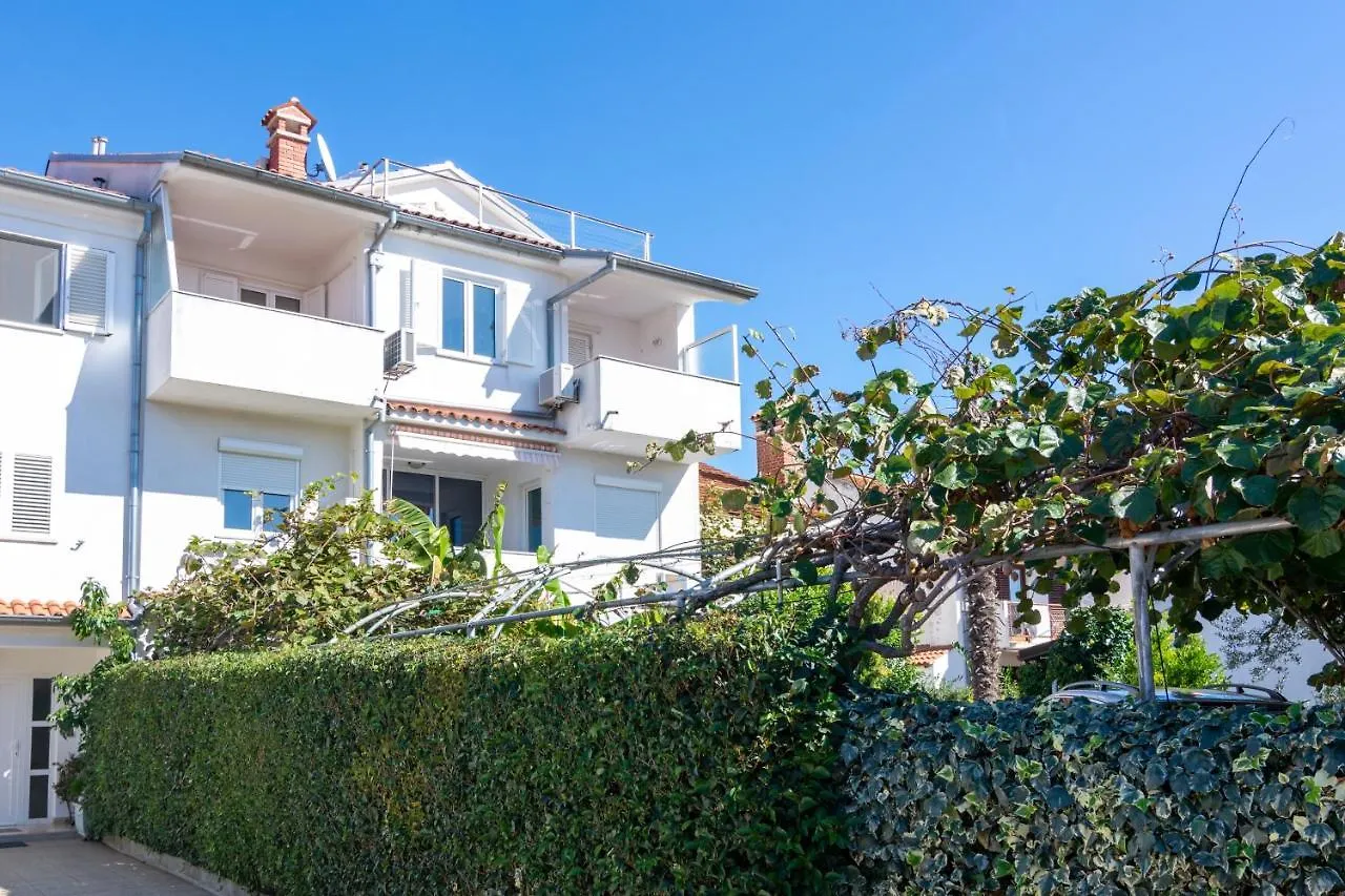 Apartments With Wifi Rovinj - 9702